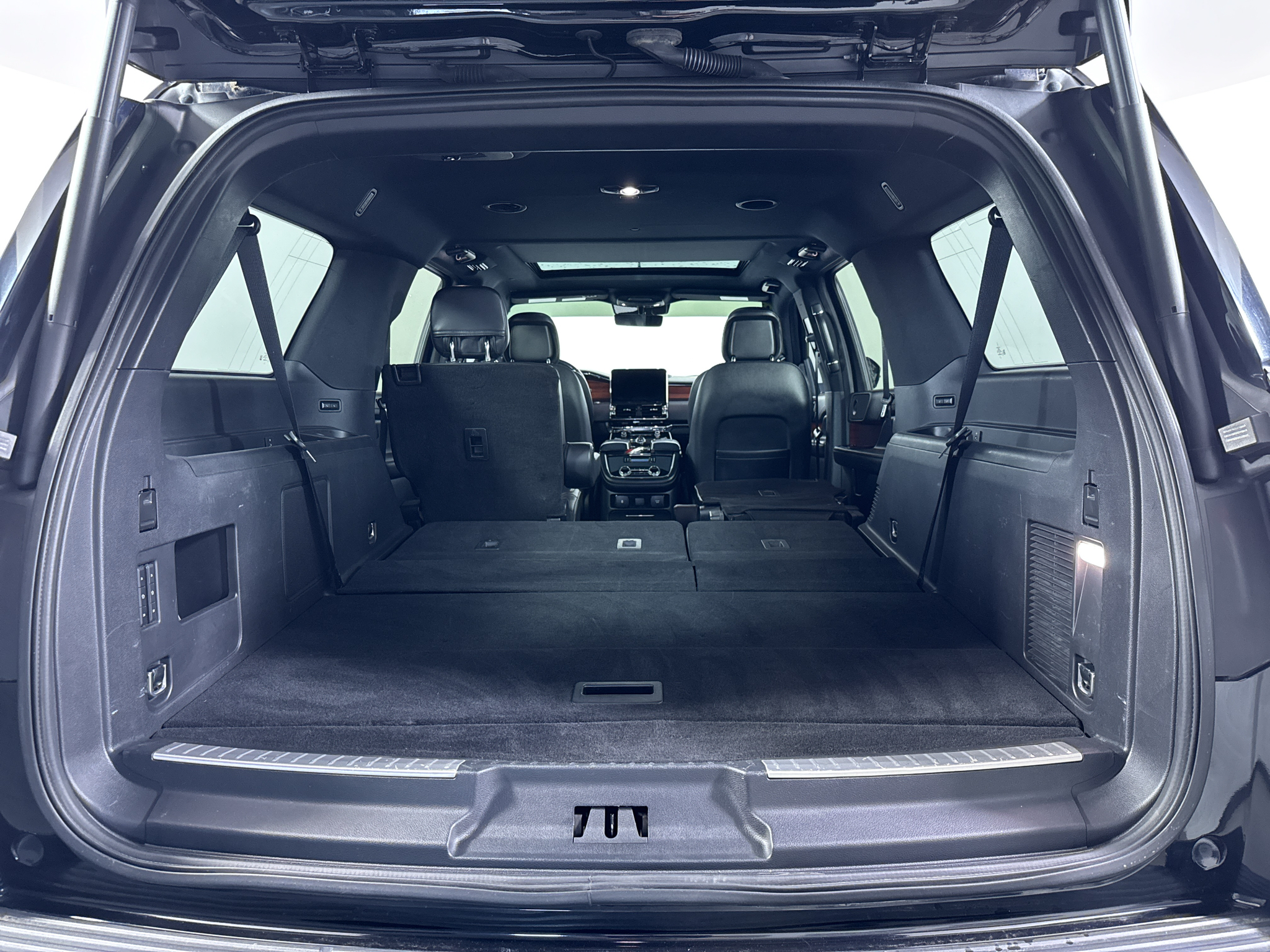 Used 2018 Black Velvet Lincoln Select image 8