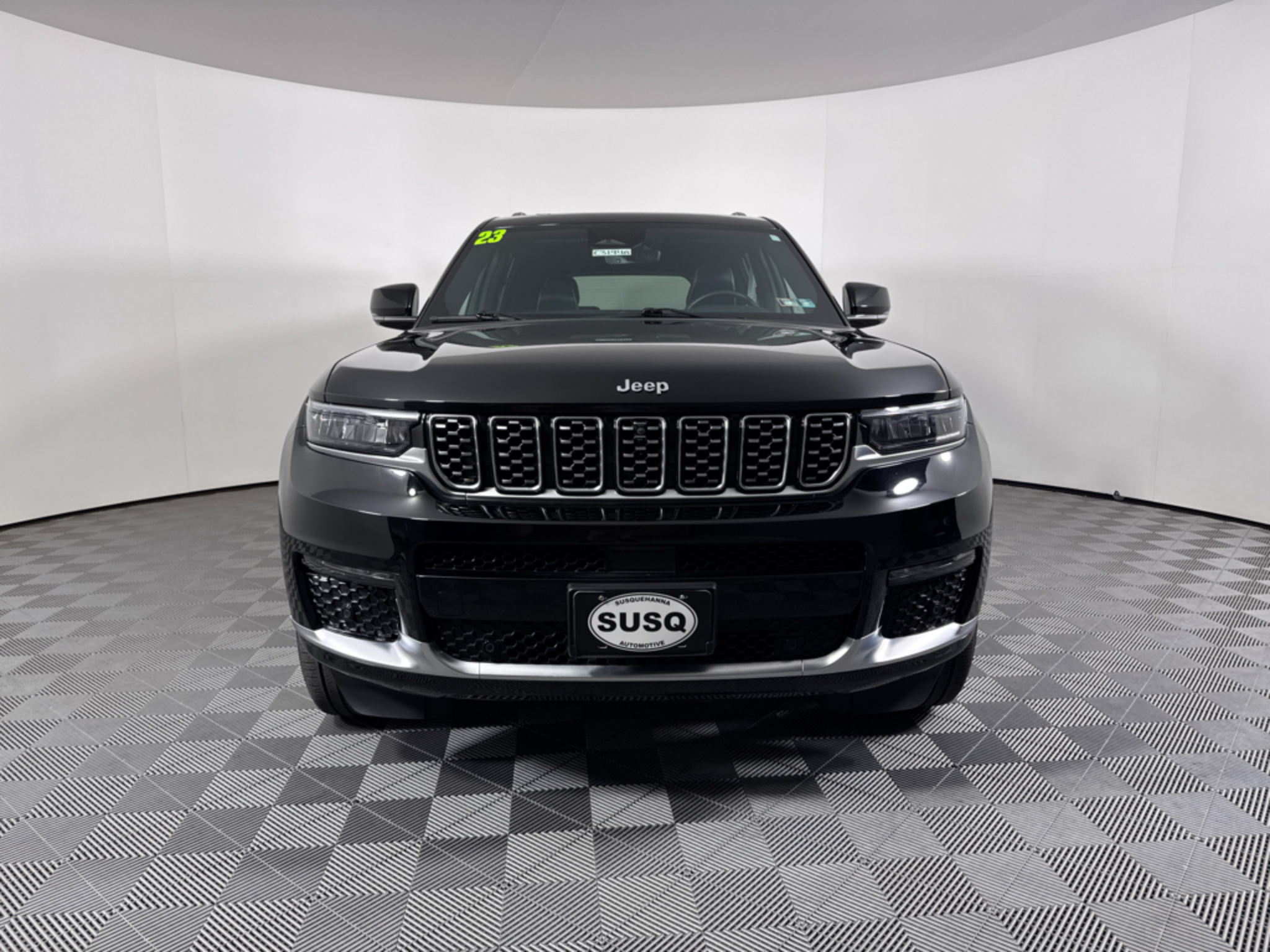 Used 2023 Diamond Black Crystal Pearlcoat Jeep Summit image 2