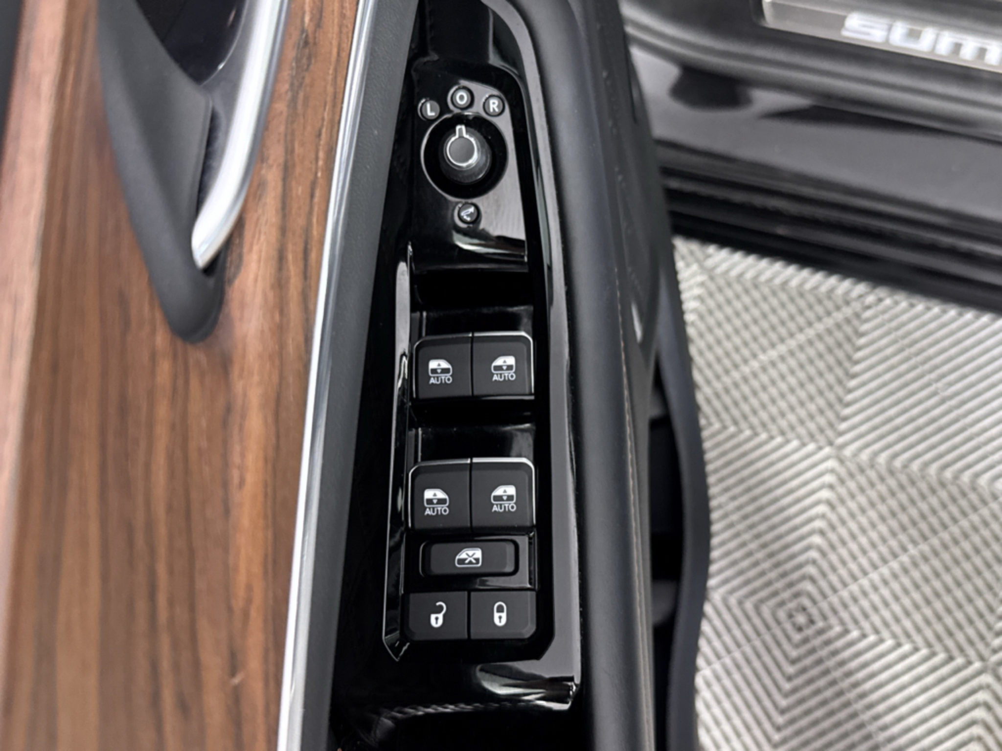 Used 2023 Diamond Black Crystal Pearlcoat Jeep Summit image 26
