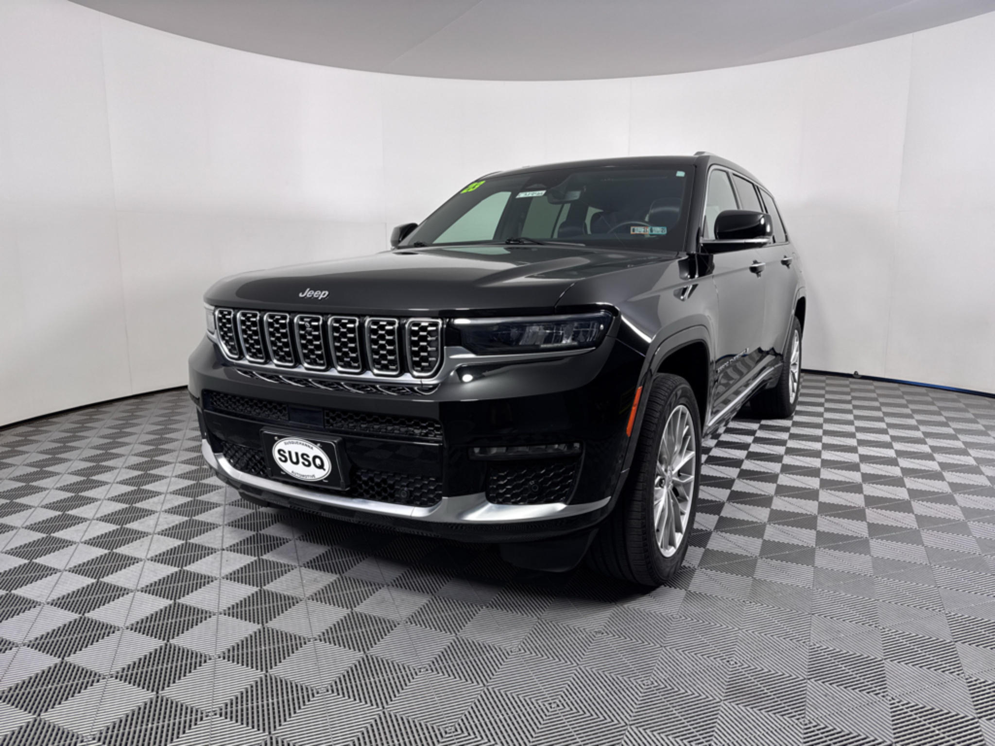 Used 2023 Diamond Black Crystal Pearlcoat Jeep Summit image 18