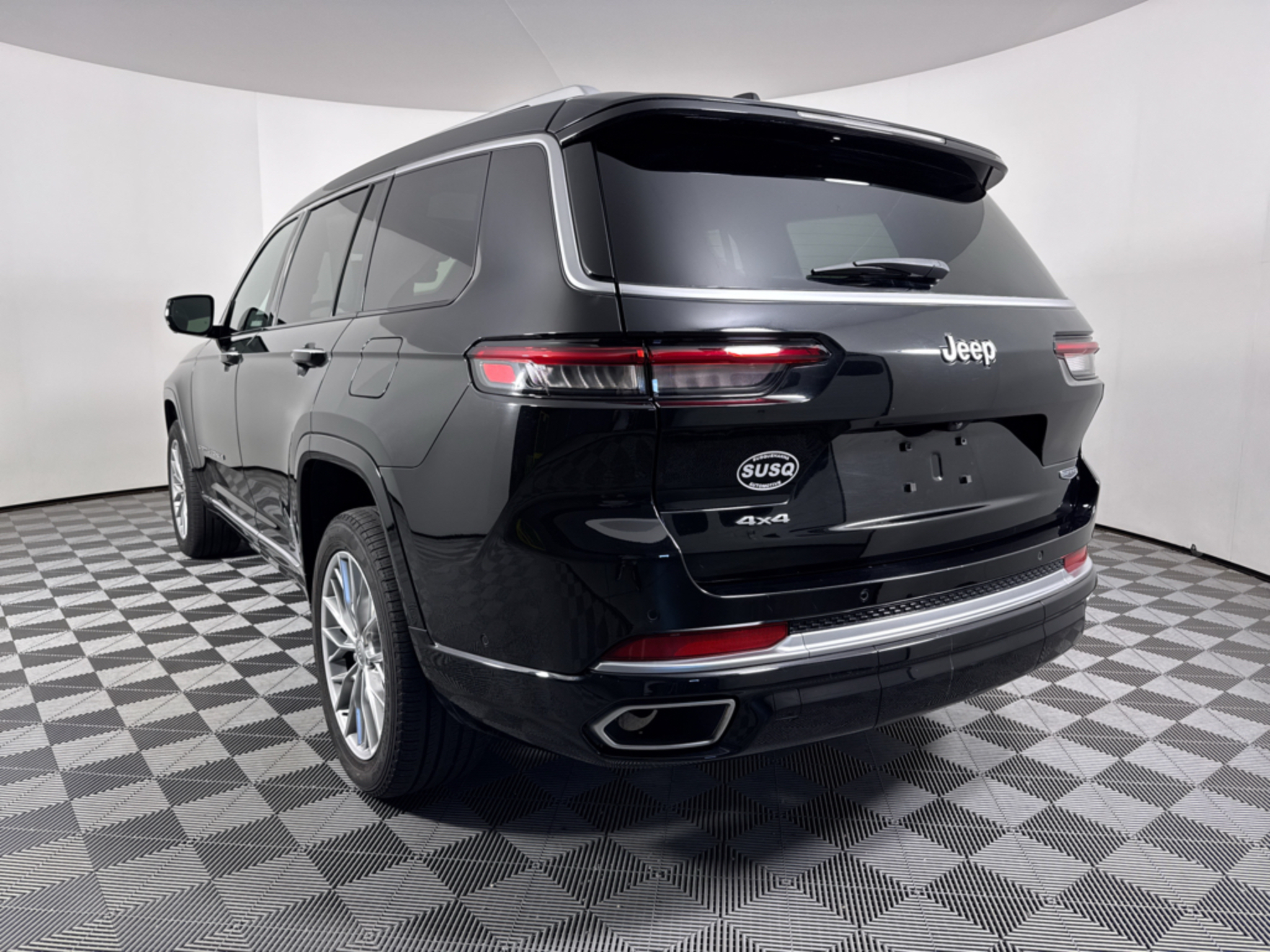 Used 2023 Diamond Black Crystal Pearlcoat Jeep Summit image 19