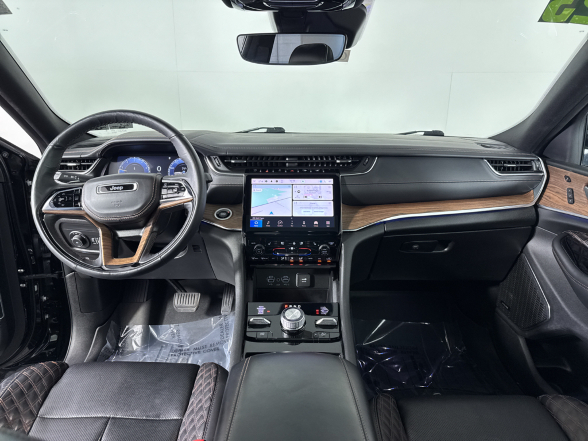 Used 2023 Diamond Black Crystal Pearlcoat Jeep Summit image 4