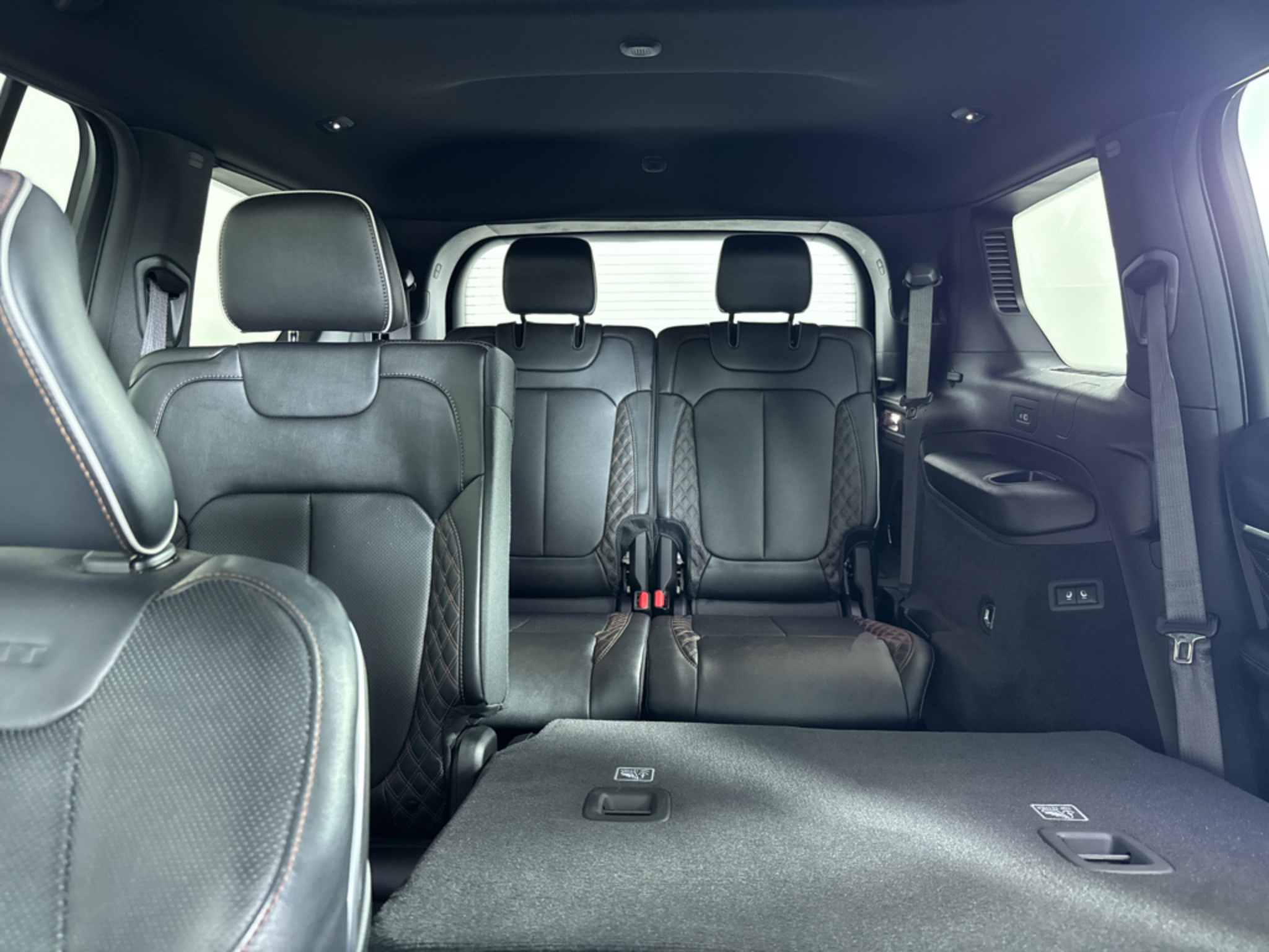 Used 2023 Diamond Black Crystal Pearlcoat Jeep Summit image 6