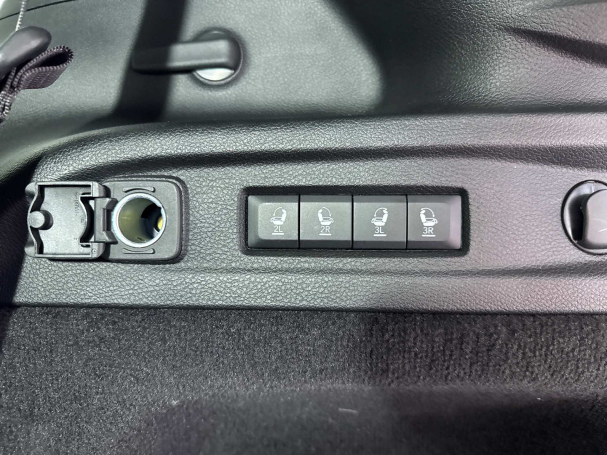 Used 2023 Diamond Black Crystal Pearlcoat Jeep Summit image 9