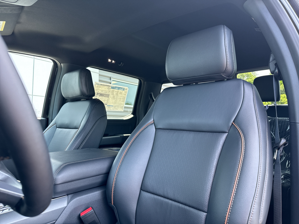 New 2025 Agate Black Metallic Ford Lariat image 4