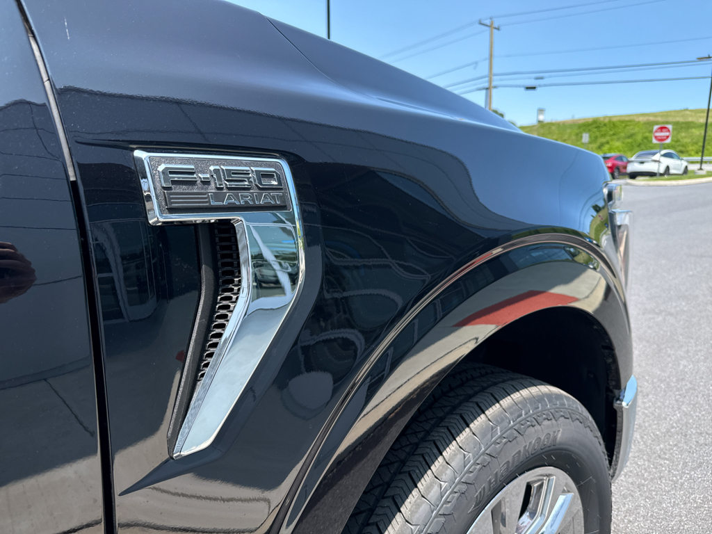 New 2025 Agate Black Metallic Ford Lariat image 24