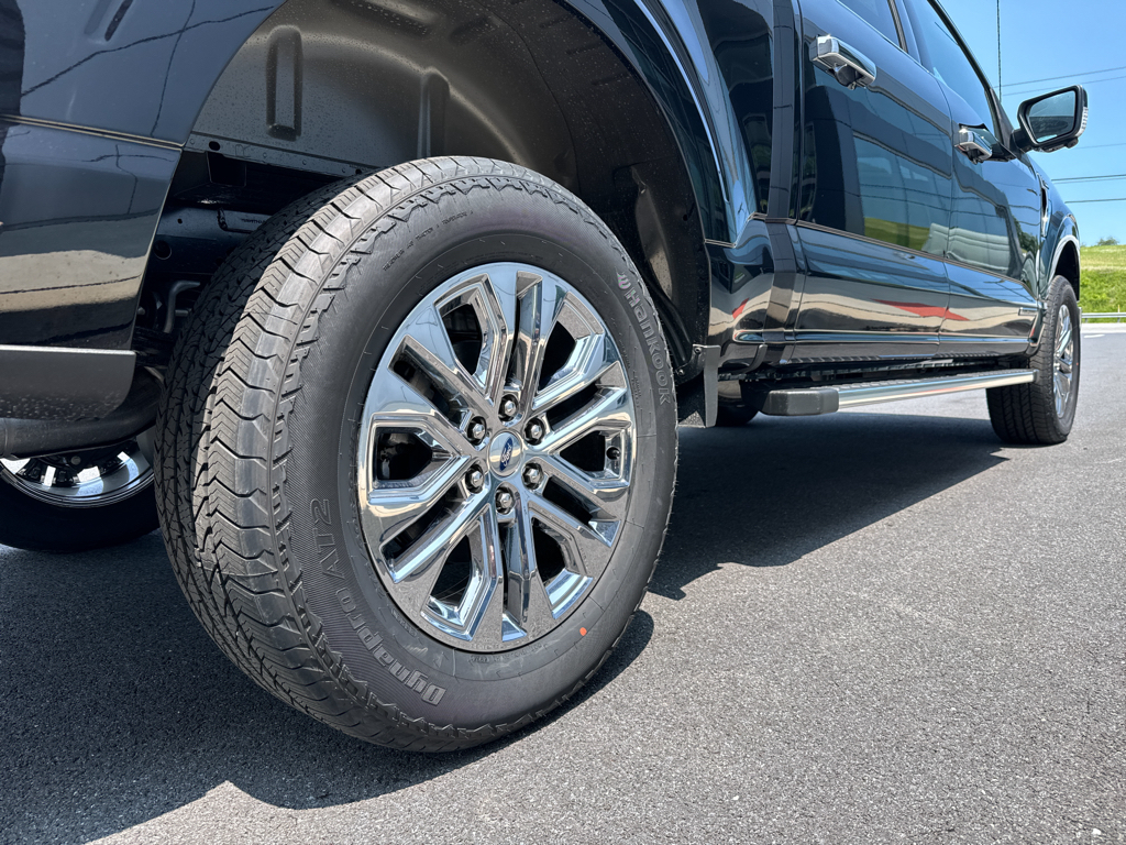 New 2025 Agate Black Metallic Ford Lariat image 18