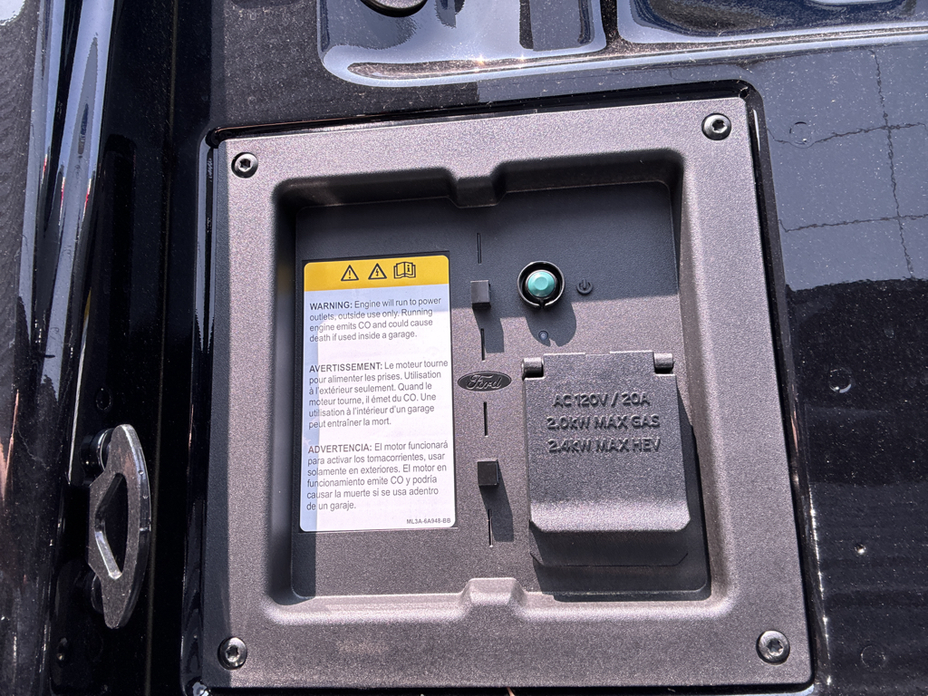 New 2025 Agate Black Metallic Ford Lariat image 7