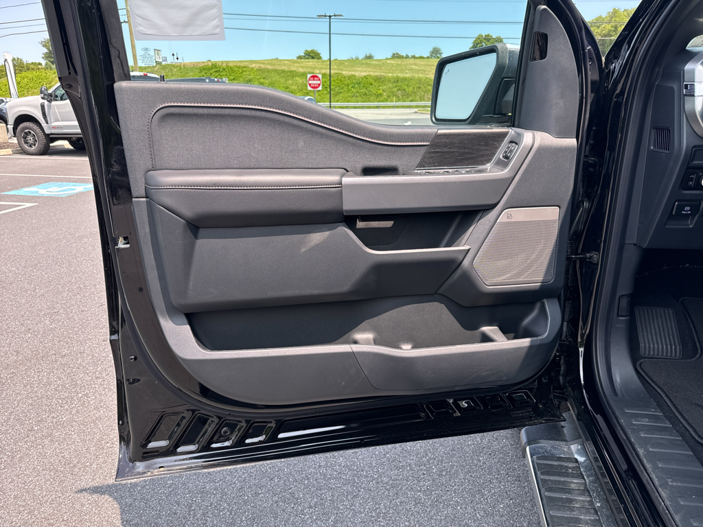 New 2025 Agate Black Metallic Ford Lariat image 31