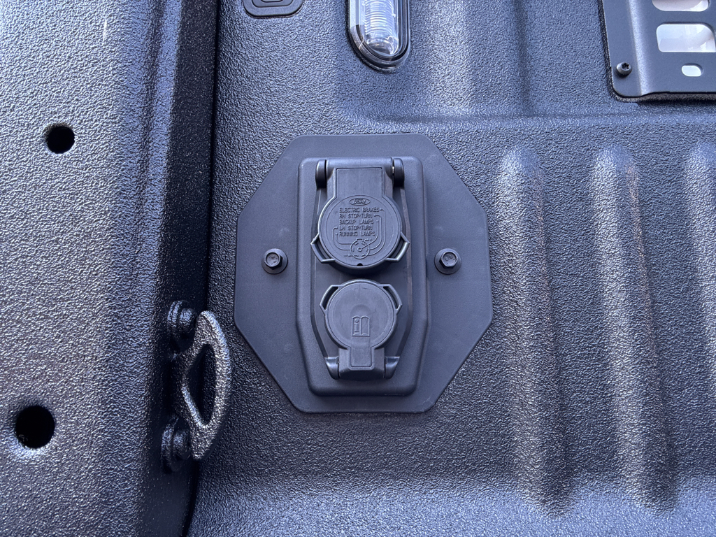 New 2025 Star White Metallic Tri-Coat Ford Platinum image 8