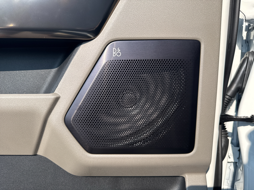 New 2025 Star White Metallic Tri-Coat Ford Platinum image 29