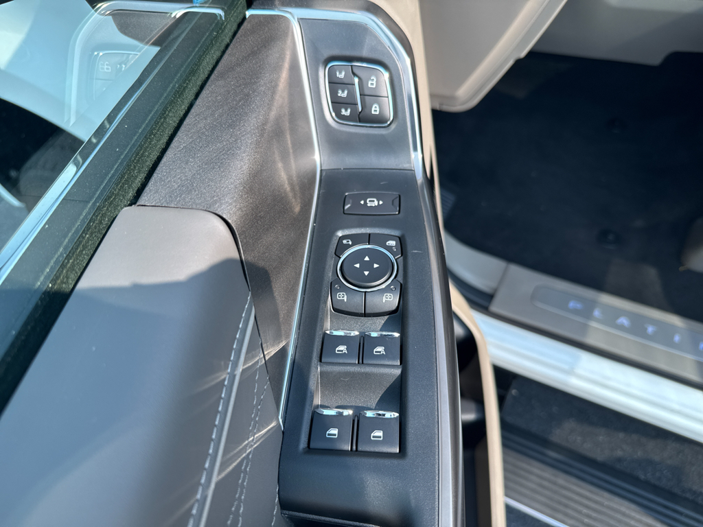 New 2025 Star White Metallic Tri-Coat Ford Platinum image 23
