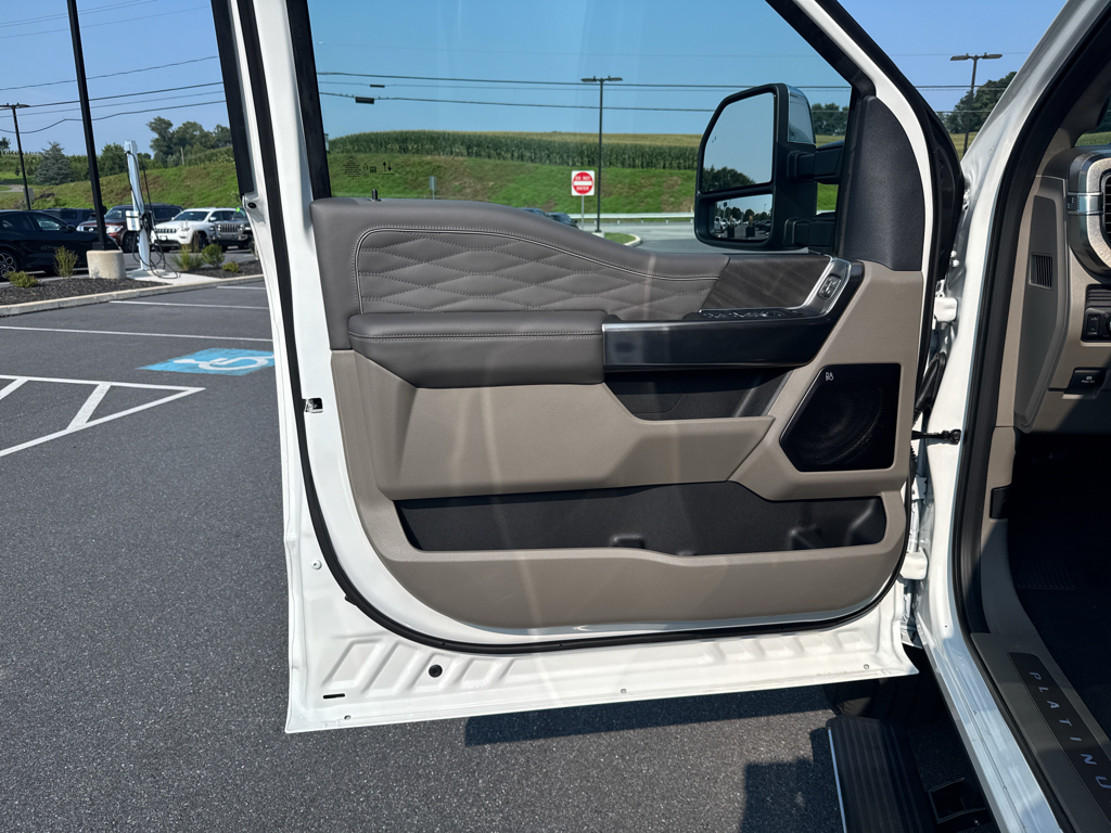 New 2025 Star White Metallic Tri-Coat Ford Platinum image 28