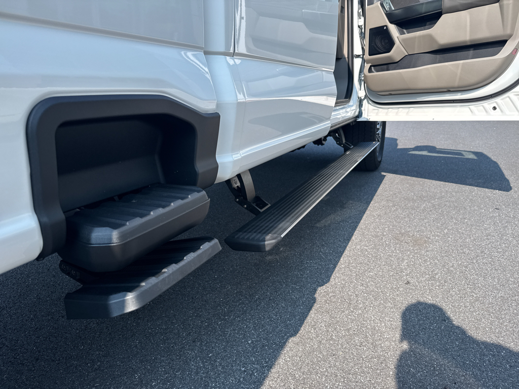 New 2025 Star White Metallic Tri-Coat Ford Platinum image 24