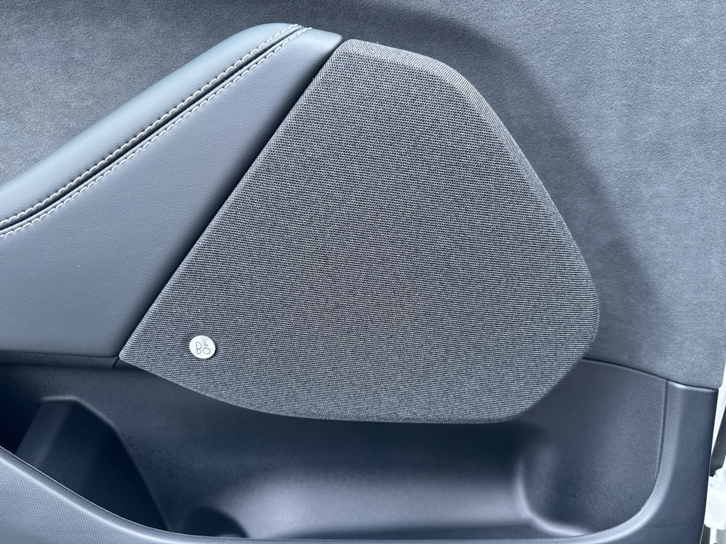 New 2025 Star White Metallic Tri-Coat Ford GT image 29