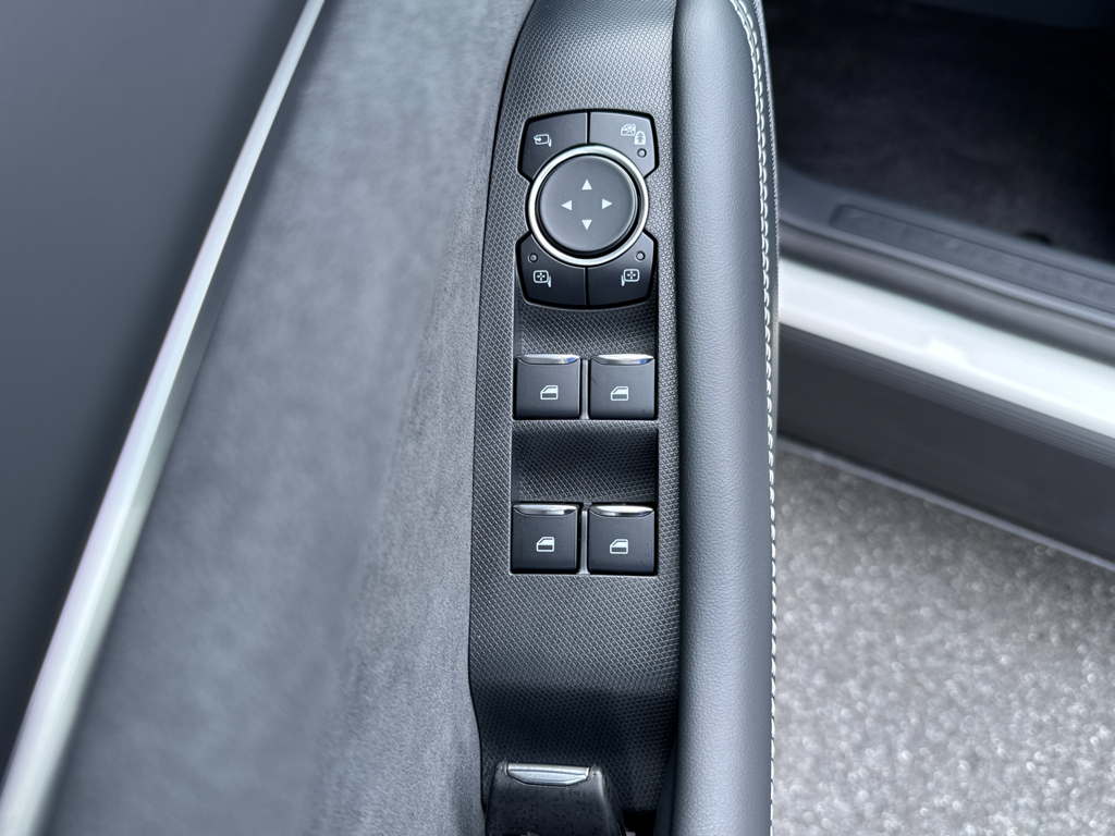 New 2025 Star White Metallic Tri-Coat Ford GT image 24