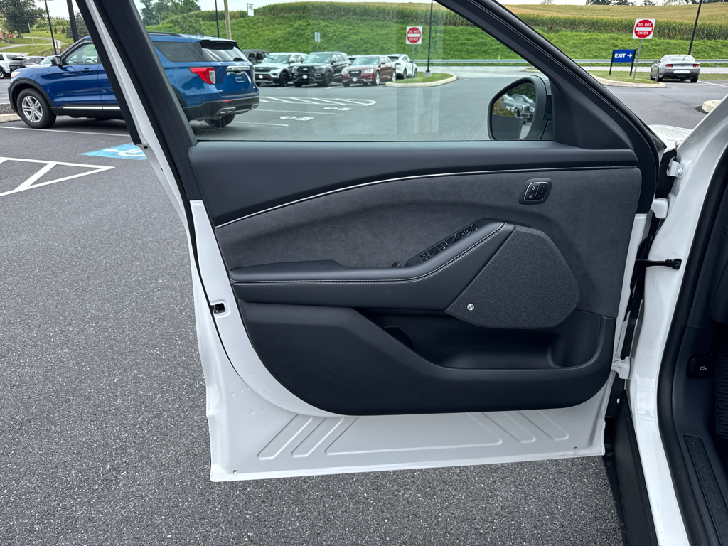 New 2025 Star White Metallic Tri-Coat Ford GT image 28