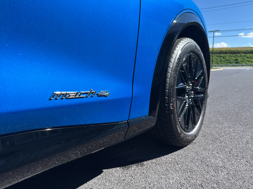 New 2025 Velocity Blue Metallic Ford Premium image 23