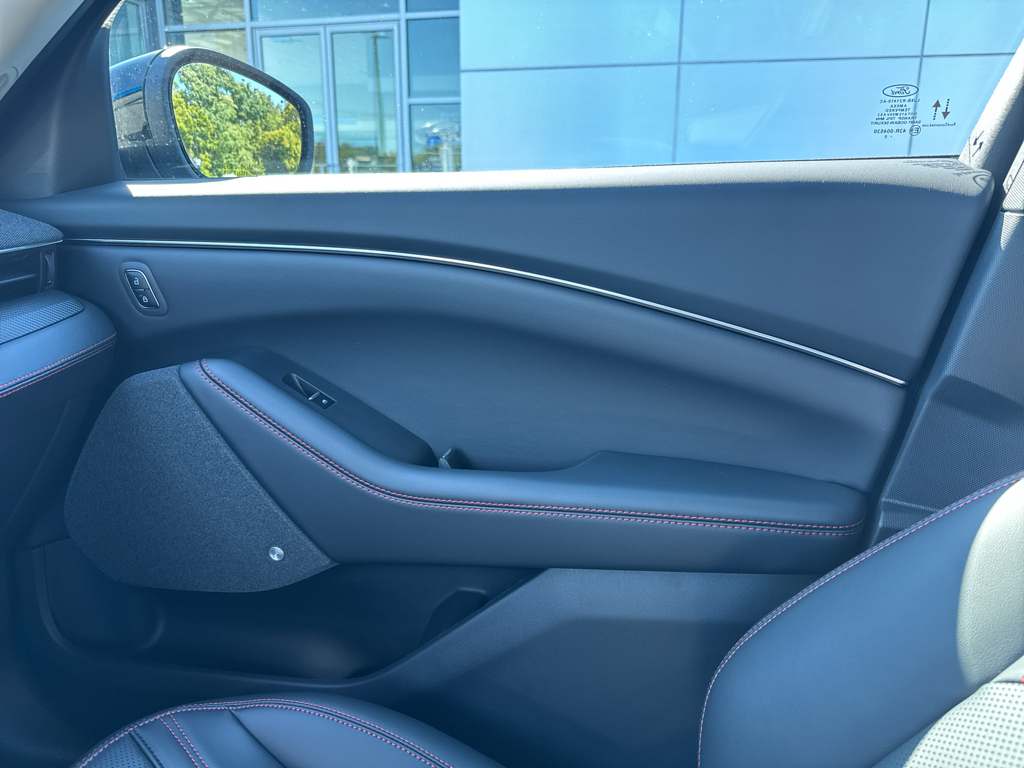 New 2025 Velocity Blue Metallic Ford Premium image 31