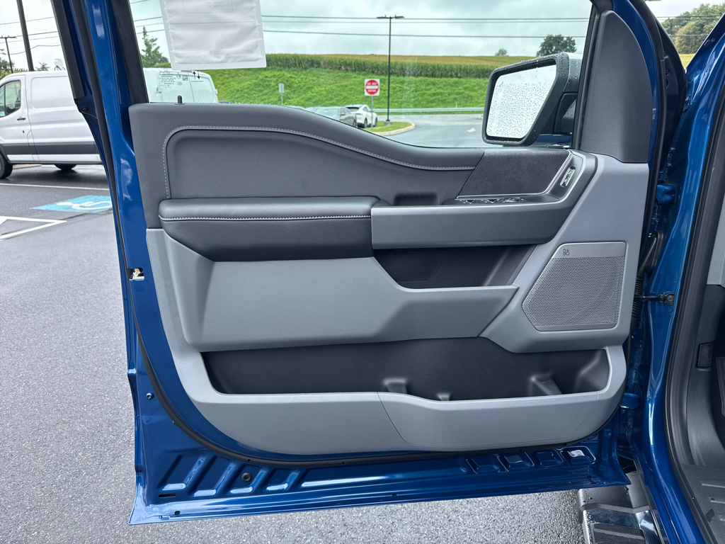 New 2025 Atlas Blue Metallic Ford XLT image 25