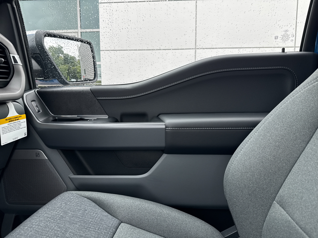 New 2025 Atlas Blue Metallic Ford XLT image 32