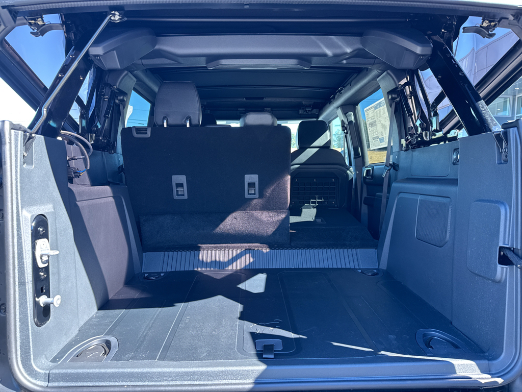 New 2025 Shadow Black Ford Badlands image 7