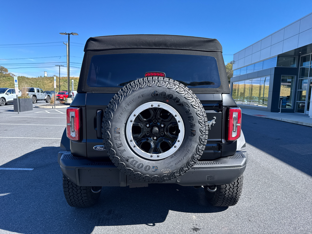 New 2025 Shadow Black Ford Badlands image 9