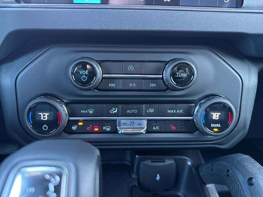 New 2025 Shadow Black Ford Badlands image 20