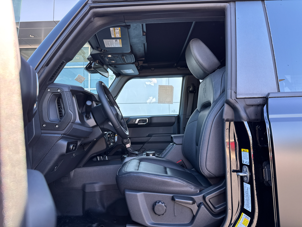 New 2025 Shadow Black Ford Badlands image 5