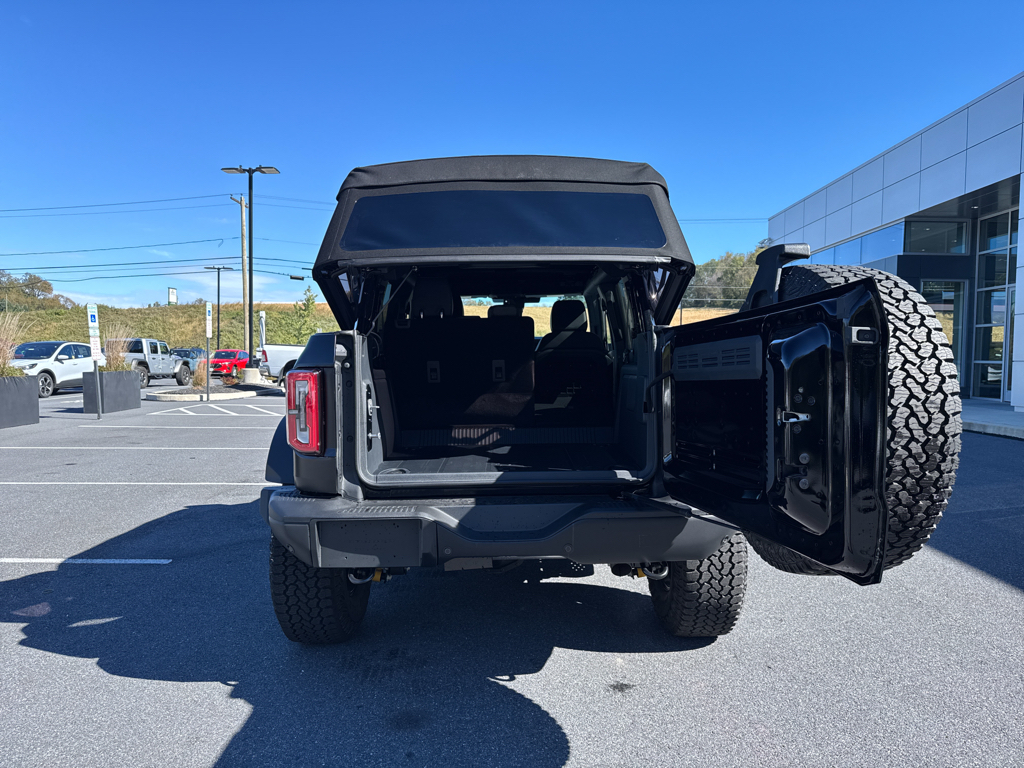 New 2025 Shadow Black Ford Badlands image 8