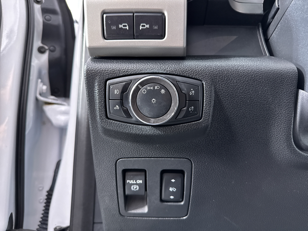 Used 2019 Oxford White Ford LARIAT image 26