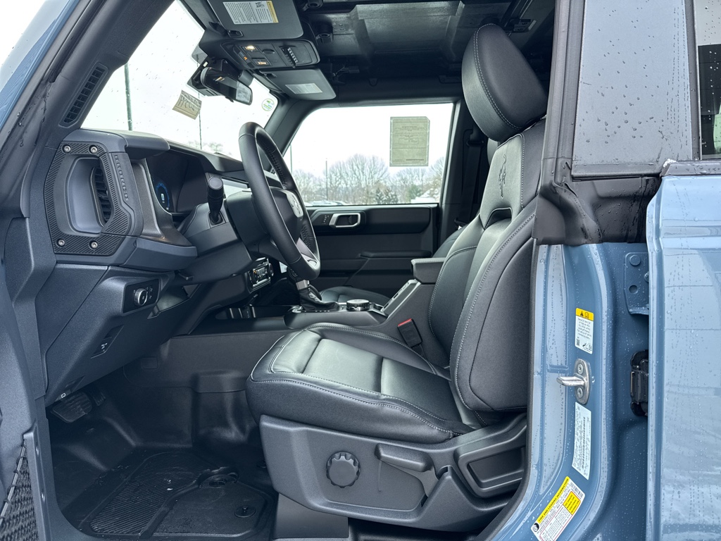 New 2025 Azure Gray Met Tri-coat Ford Badlands image 4