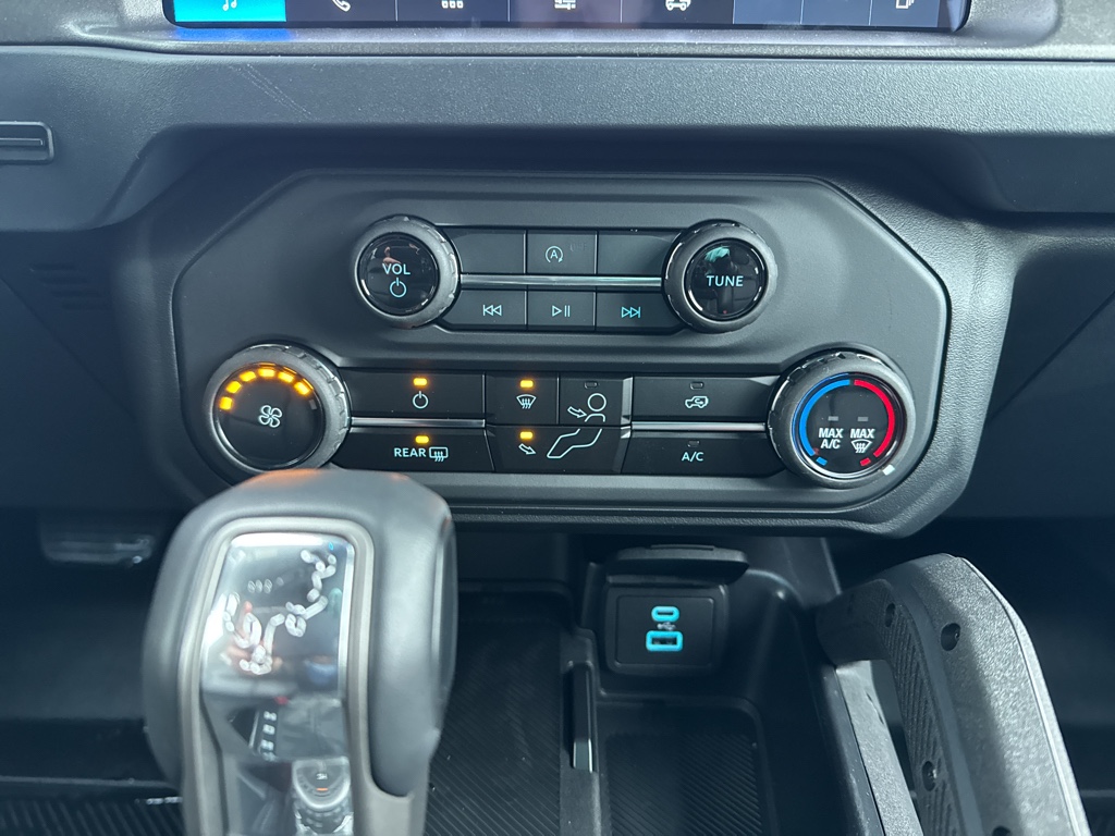 New 2025 Azure Gray Met Tri-coat Ford Badlands image 22