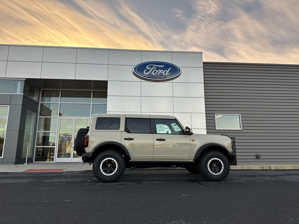 New 2025 Desert Sand Ford Badlands image 10