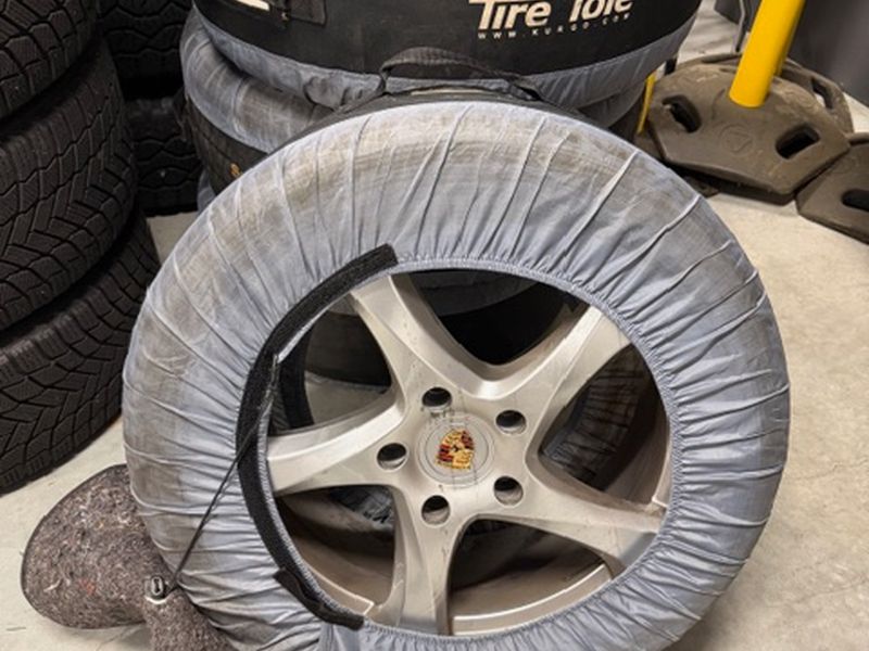 Used 2018 Rhodium Silver Metallic Porsche Base image 34