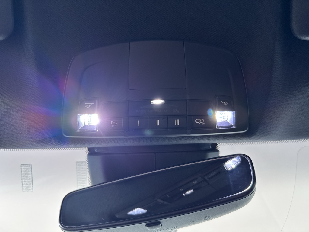 Used 2018 Rhodium Silver Metallic Porsche Base image 28