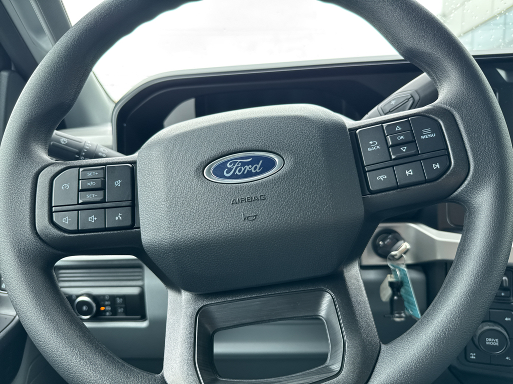 New 2026 Oxford White Ford XL image 15