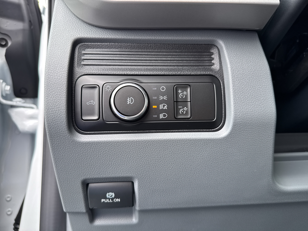 New 2026 Oxford White Ford XL image 26