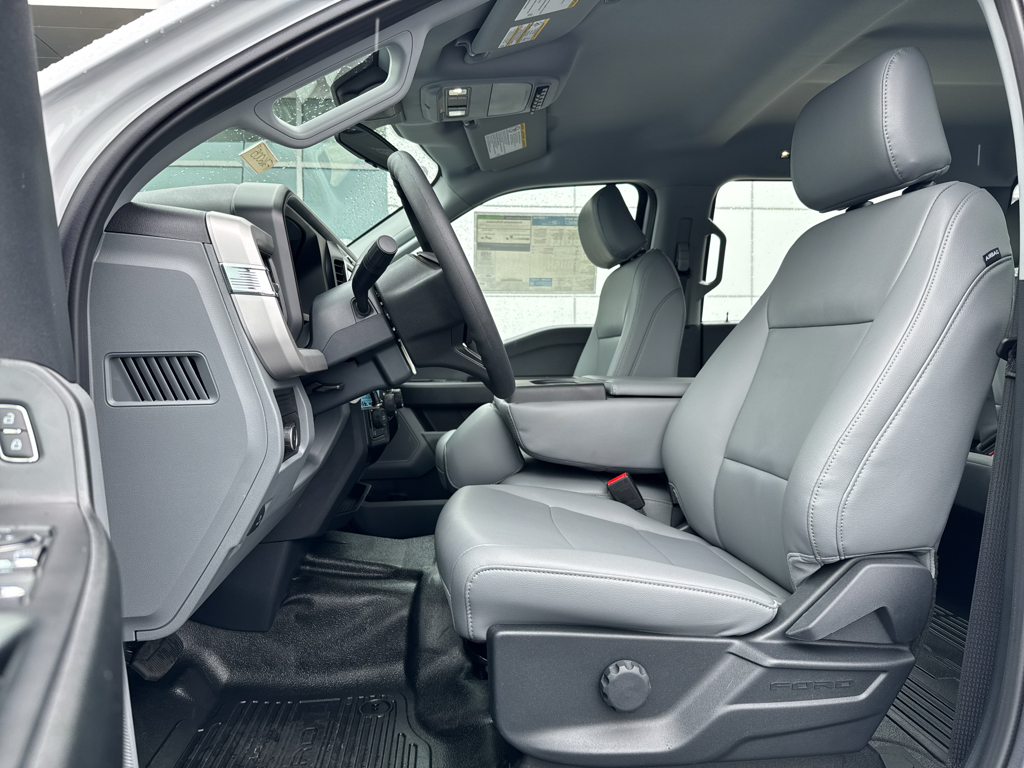 New 2026 Oxford White Ford XL image 5