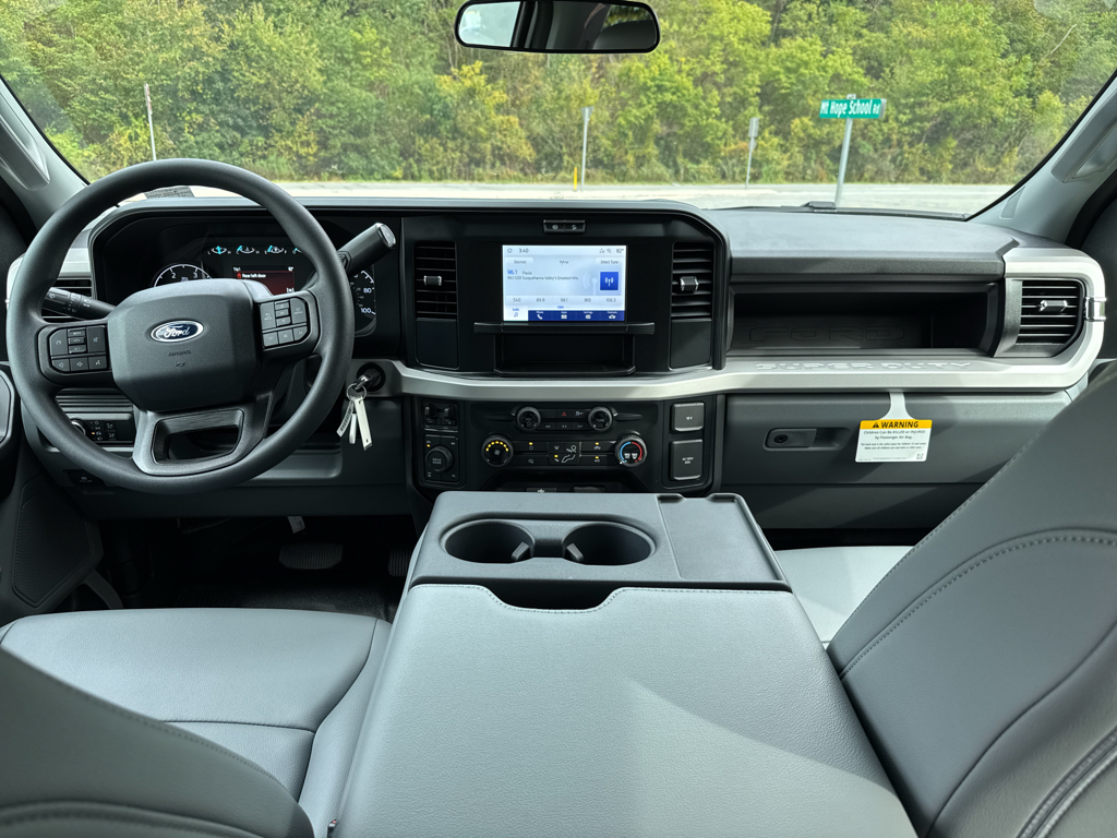 New 2026 Oxford White Ford XL image 3