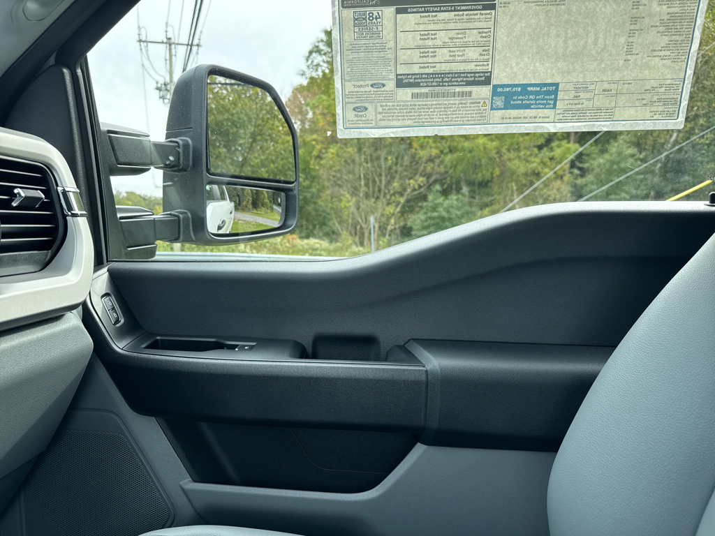 New 2026 Oxford White Ford XL image 28