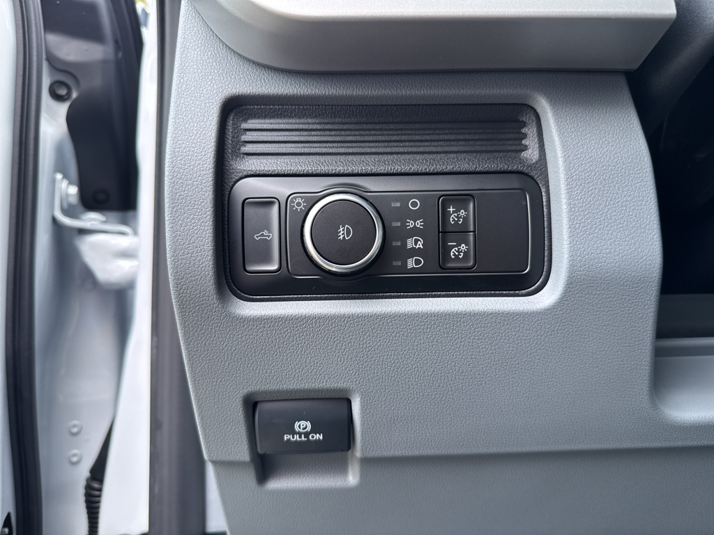 New 2026 Oxford White Ford XL image 25