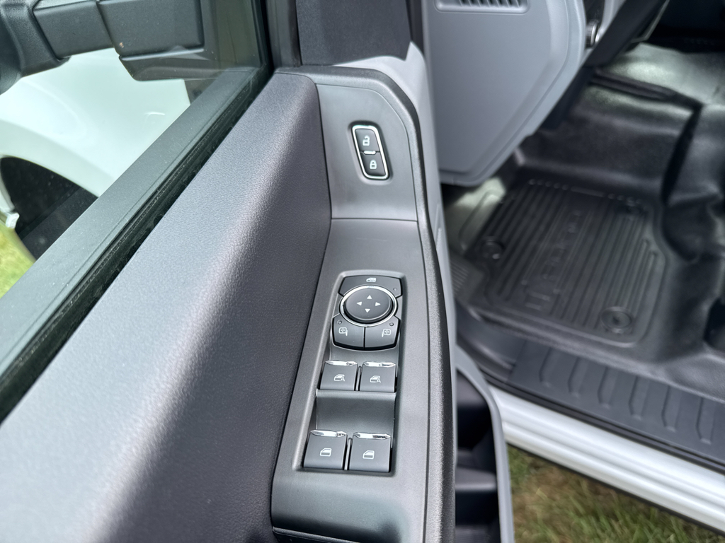 New 2026 Oxford White Ford XL image 21