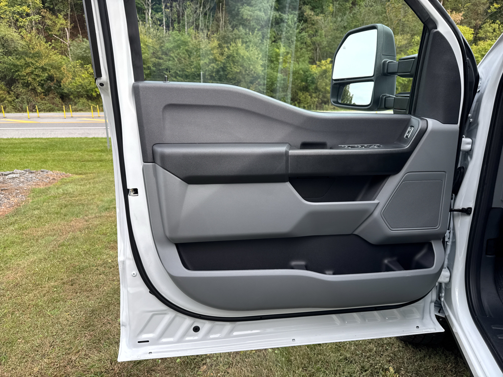 New 2026 Oxford White Ford XL image 22