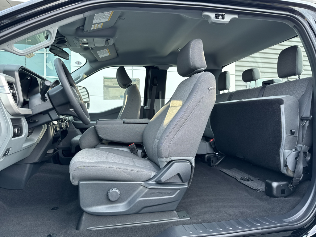 New 2026 Agate Black Metallic Ford XL image 4
