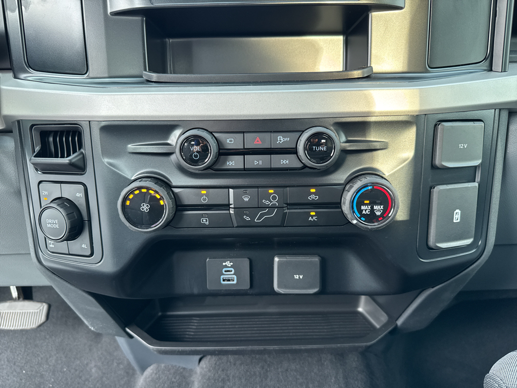 New 2026 Agate Black Metallic Ford XL image 20