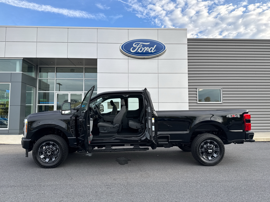 New 2026 Agate Black Metallic Ford XL image 9