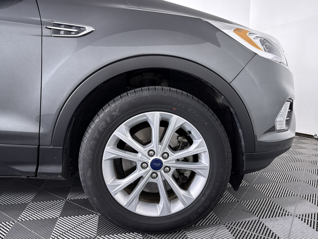 Used 2017 Magnetic Metallic Ford SE image 18