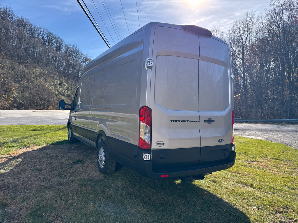 New 2026 Ingot Silver Metallic Ford Base w/9,950 lb. GVWR image 20