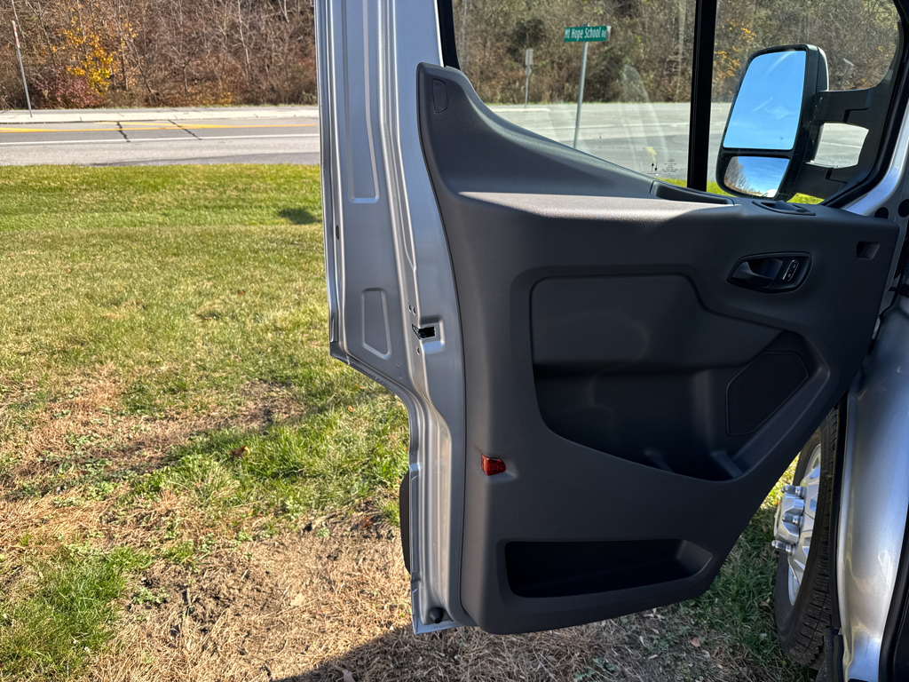 New 2026 Ingot Silver Metallic Ford Base w/9,950 lb. GVWR image 26